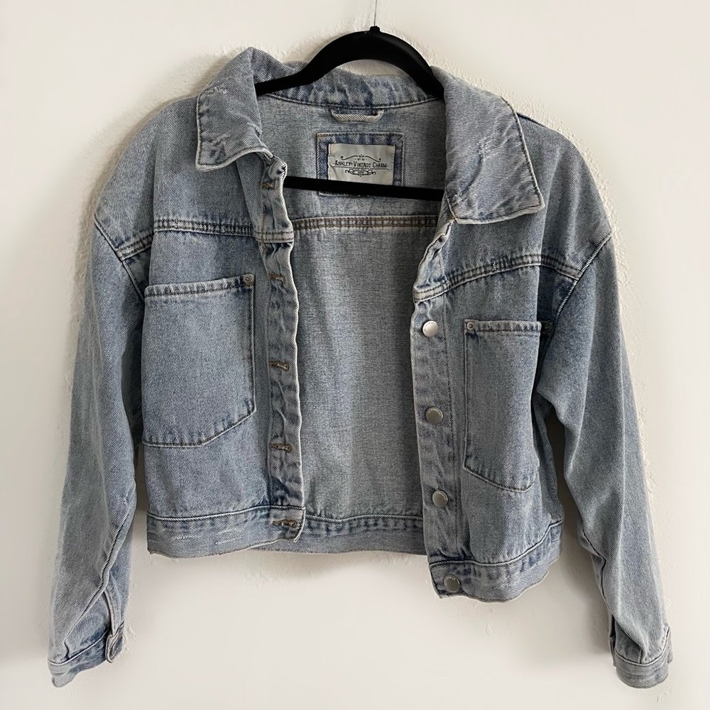 Light wash Jean jacket in small
